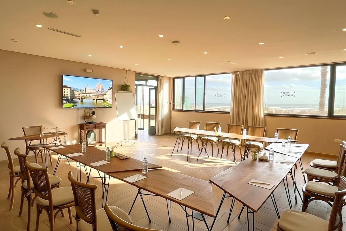 Salle Florence lumineuse aménagée en îlots de travail, WeMeet Anfaplace