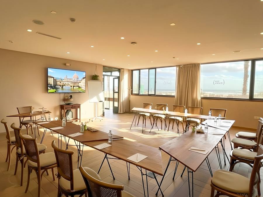 Salle Florence lumineuse aménagée en îlots de travail, WeMeet Anfaplace